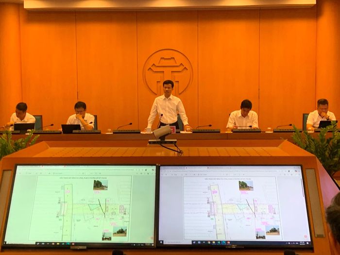 Phó Chủ tịch UBND thành phố Hà Nội Bùi Duy Cường phát biểu chỉ đạo cuộc họp. Ảnh: Tuấn Lương