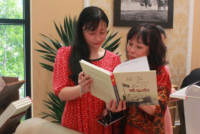 Cuốn hồi ký của cố Giáo sư Lê Thi được người thân, bạn bè yêu mến. Ảnh: PH