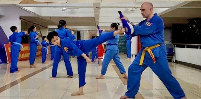 Các lớp võ thuật là môi trường lý tưởng để các em rèn luyện ý chí kiên cường, nếp sống tự lập
