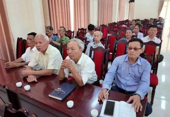Cử tri tham gia hội nghị đóng góp nhiều ý kiến, kiến nghị. Ảnh: AK