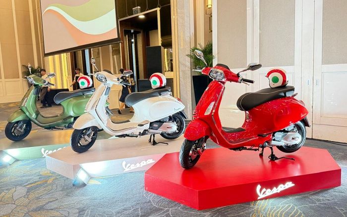 Vespa - thương hiệu xe nổi tiếng của Italia và được yêu thích tại thị trường Việt Nam, với bộ ba biểu trưng cho màu cờ của Italia. Ảnh: Kiều Thoan Thu