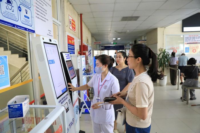 Số hóa trong lĩnh vực y tế phục vụ nhân dân tại Bệnh viên Đa khoa Mê Linh. Ảnh: Phạm Hùng