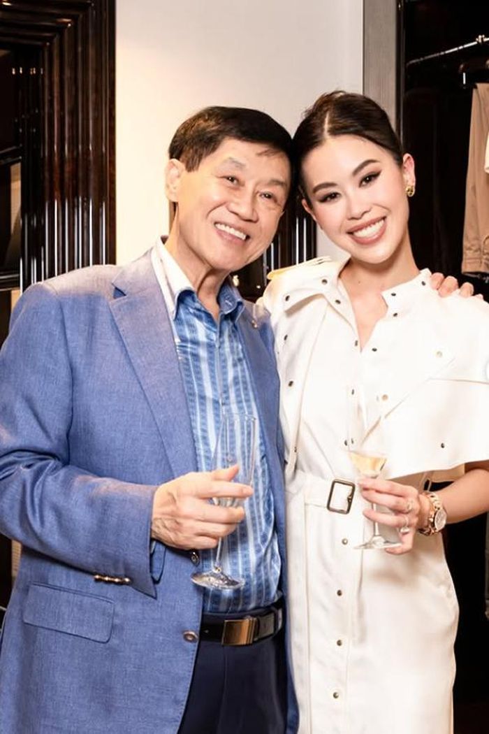 Tiên Nguyễn và người bố tỷ phú của cô.
