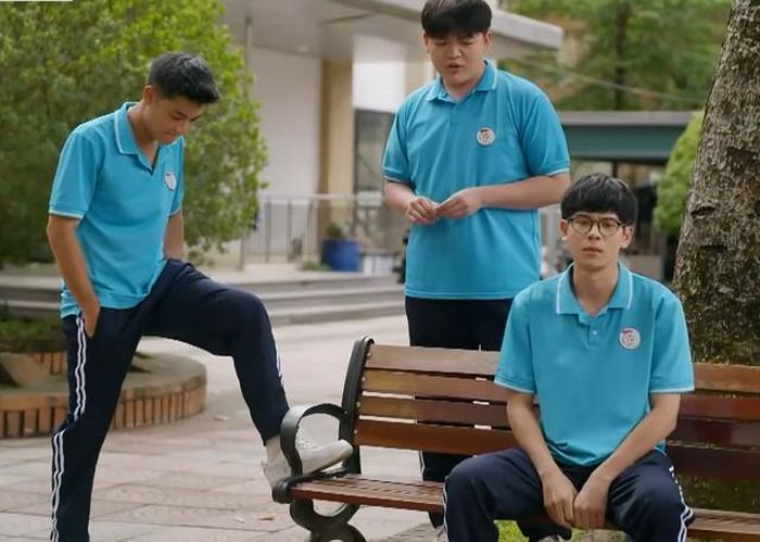 Thái tìm cách gây sự Khuê vì cho rằng Lan đang thích Khuê. Ảnh VTV
