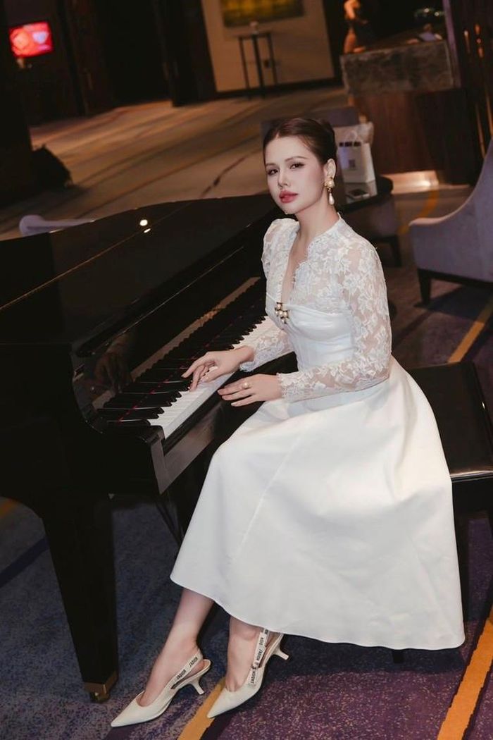Nhờ giảm cân khoa học và kiên trì tập luyện, Phanh Lee hiện tại đã dần lấy lại được sắc vóc xinh đẹp.