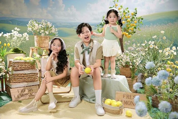 Đầu tiên, con trai cả nhà Khánh Thi và Phan Hiển - bé Kubi lại khiến khán giả phải bất ngờ với thành tích thi đấu dance sport cùng chiều cao vượt trội.