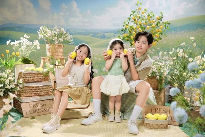 Cô cũng chia sẻ kỷ niệm trong chuyến ra Hà Nội tham dự Giải Vô địch Quốc gia, khi Kubi cùng bạn nhảy Linh San giành 8 huy chương vàng ở nội dung thuộc Cúp toàn quốc dành cho lứa tuổi thiếu nhi. Bức ảnh được đăng tải là khoảnh khắc hiếm hoi mà gia đình kịp chụp cho Kubi tại Hà Nội trước khi cả nhà vội vàng lên xe taxi do cơn mưa lớn bất ngờ kéo đến.