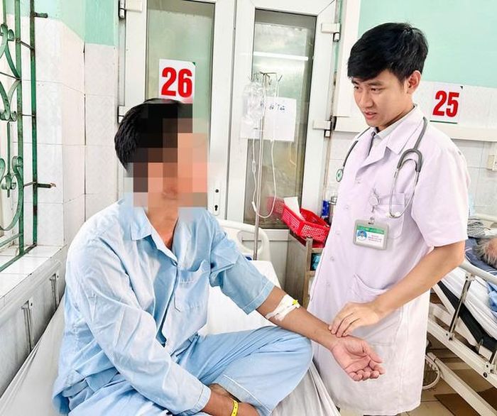 Các bệnh nhân nghi ngộ độc bọ xít đang được điều trị tích cực tại Bệnh viện Đa khoa tỉnh Thanh Hóa.