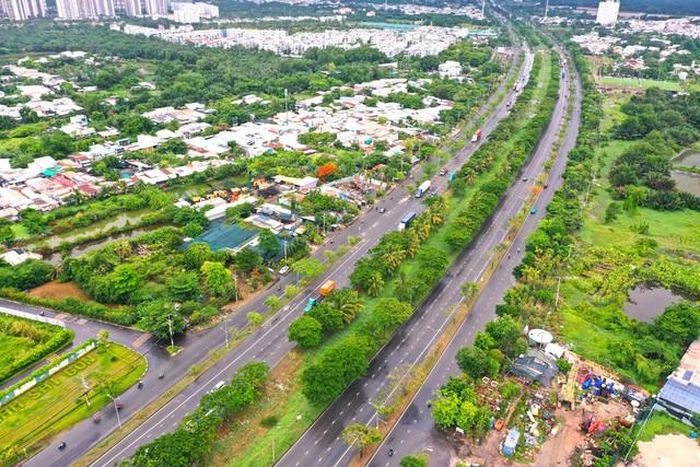 Sở Xây dựng TPHCM nhấn mạnh việc đầu tư tuyến đường là cần thiết, bởi hàng loạt dự án kết nối giao thông vào đường Nguyễn Văn Linh sẽ hoàn thiện trong giai đoạn 2026–2030. Nếu tuyến đường trên cao dọc đại lộ Nguyễn Văn Linh được xây dựng và hoàn thành, dự án sẽ góp phần tăng cường năng lực giao thông, giải quyết tình trạng ùn tắc tại cửa ngõ phía Nam TP.HCM và nâng cao khả năng kết nối liên vùng.
