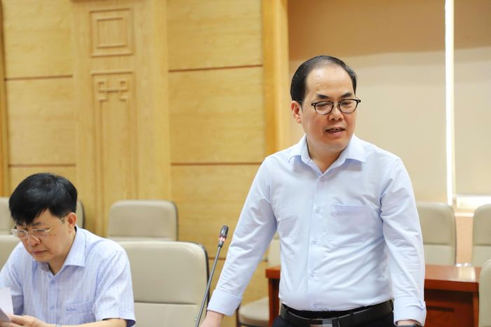 Phó Cục trưởng Cục Quản lý Dược Tạ Mạnh Hùng phát biểu làm rõ các nội dung Lãnh đạo Bộ và đại biểu quan tâm.