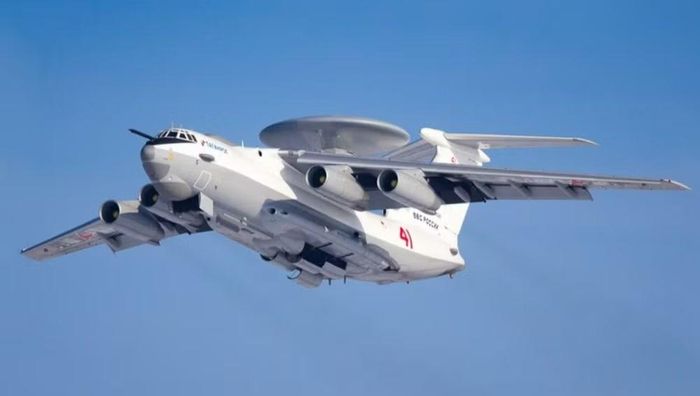 Máy bay cảnh báo sớm và chỉ huy trên không Beriev A-50U được phát triển dựa trên khung thân máy bay vận tải quân sự Ilyushin Il-76, một nền tảng có tải trọng lớn và thời gian hoạt động dài.