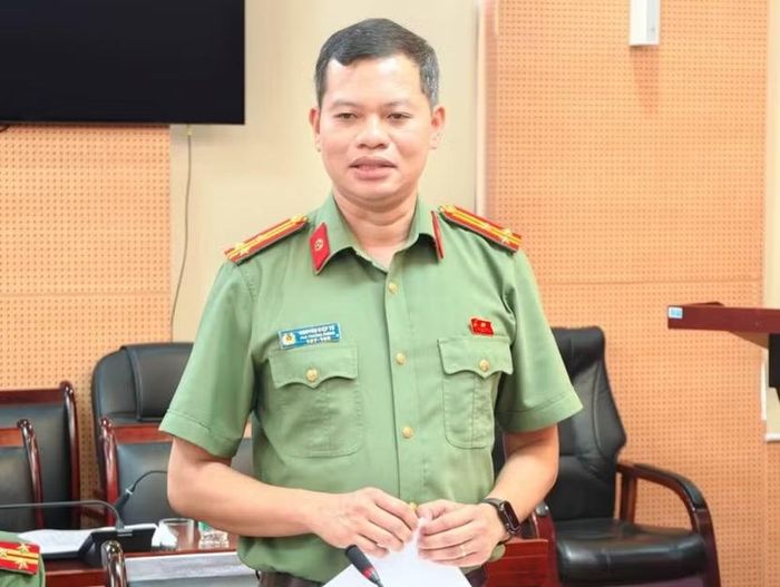 Thượng tá Nguyễn Diệp Tú - Phó Trưởng phòng tổ chức cán bộ, Phó Trưởng Đoàn kiểm tra số 59-6 định hướng các nội dung thảo luận