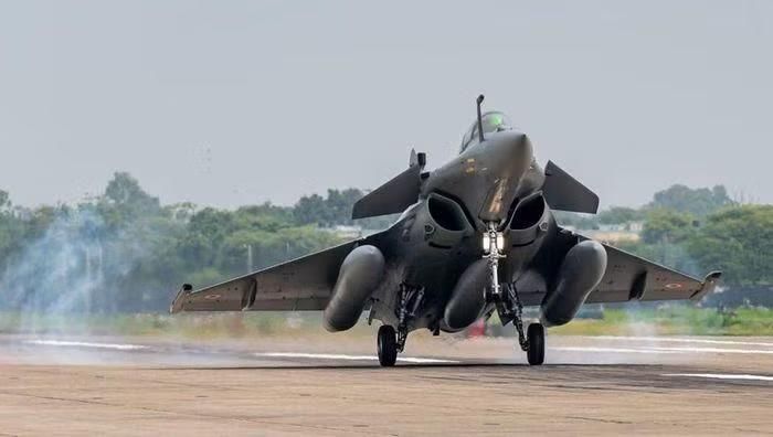 Theo ghi nhận, tốc độ sản xuất tiêm kích Rafale vào năm 2025 chỉ là 26 chiếc, trong khi Tập đoàn Dassault Aviation dự kiến chỉ sản xuất được 28 máy bay chiến đấu này vào năm 2026.