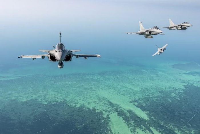 Trên trang X cá nhân, Đại sứ Pháp tại Thụy Điển - ông Carlier Thierry không chỉ chúc mừng Ukraine mà còn nói thêm: "Cùng với Mirage 2000-5, tiêm kích Rafale cũng sẽ sớm được bàn giao để giúp Không quân Ukraine chiếm ưu thế trên bầu trời".