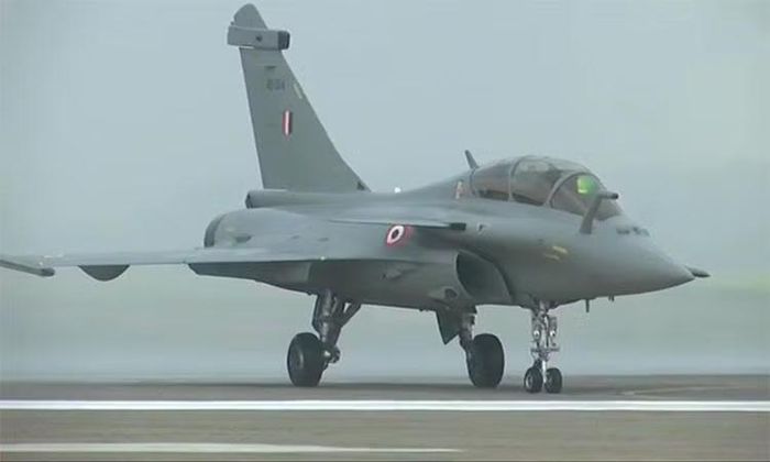 Danh mục đơn đặt hàng hiện tại cho tiêm kích Rafale đã là 220 chiếc, và năm nay con số này tăng thêm 114 chiếc nữa do đơn đặt hàng lớn dự kiến từ Ấn Độ, tức là quá khả năng đáp ứng sớm yêu cầu của Tập đoàn Dassault.