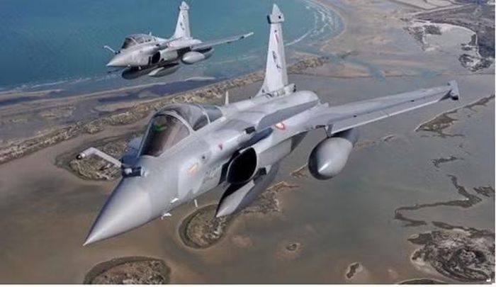 Chính vì vậy theo giới quan sát, lựa chọn duy nhất để tiêm kích Rafale có thể sớm được bổ sung cho Ukraine đó là chuyển giao các máy bay đã qua sử dụng từ Không quân Pháp.