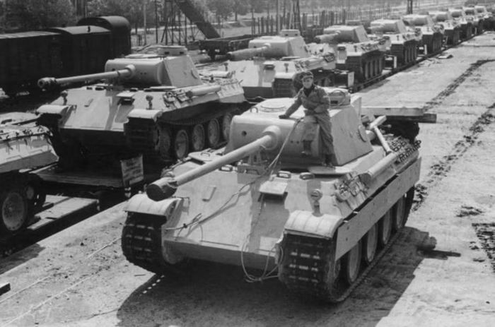 Còn với chiếc Panther thì có thể làm điều tương tự ở cự li 900-1.000m. Chính vì vậy, việc cải thiện lớp giáp của chiếc IS-2 là việc tất yếu.