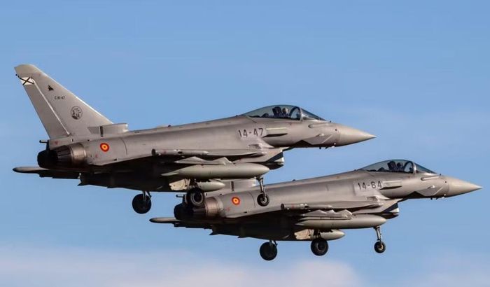 So với radar cơ khí Captor-M trên các phiên bản Eurofighter trước đây, hệ thống mới có khả năng phát hiện mục tiêu ở khoảng cách xa hơn, theo dõi đồng thời nhiều mục tiêu và tăng cường khả năng chống gây nhiễu điện tử.