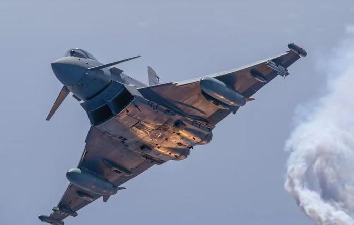 Không chỉ mang ý nghĩa thay thế một dòng máy bay cũ, chương trình Eurofighter HALCON I còn phản ánh nỗ lực của châu Âu trong việc duy trì năng lực thiết kế và sản xuất tiêm kích hiện đại, giữa lúc môi trường an ninh khu vực đang thay đổi nhanh chóng.