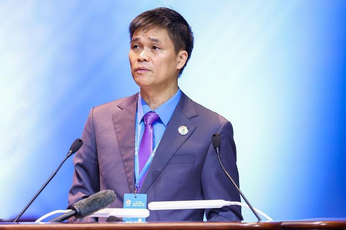 Ông Ngọ Duy Hiểu, Phó Chủ tịch Tổng LĐLĐ Việt Nam trình bày Báo cáo tổng hợp tại Đại hội. Ảnh: Quang Vinh