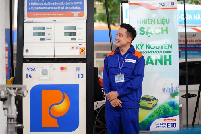  Petrolimex Sài Gòn luôn ý thức truyền thông về tác dụng kép của xăng sinh học E10 tới khách hàng. 