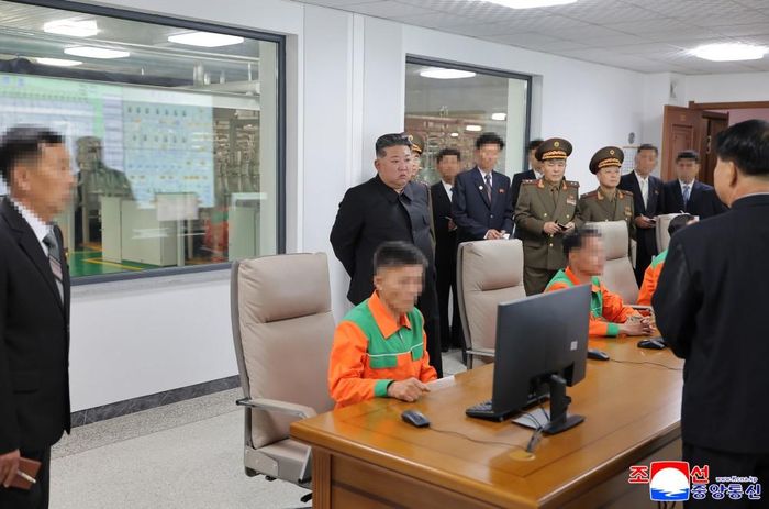  Lãnh đạo Triều Tiên Kim Jong-un thị sát cơ sở hạt nhân mới. Ảnh: KCNA 