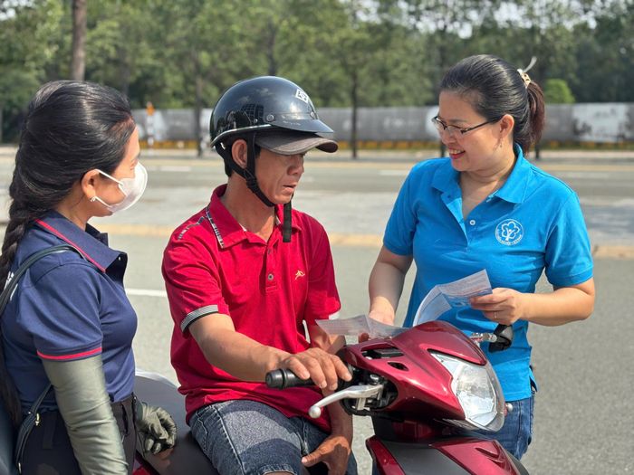 Mở rộng diện bao phủ BHXH được xem là giải pháp quan trọng nhằm bảo đảm an sinh bền vững cho người lao động trong thời kỳ chuyển đổi số. Ảnh: BHXH TP.HCM 