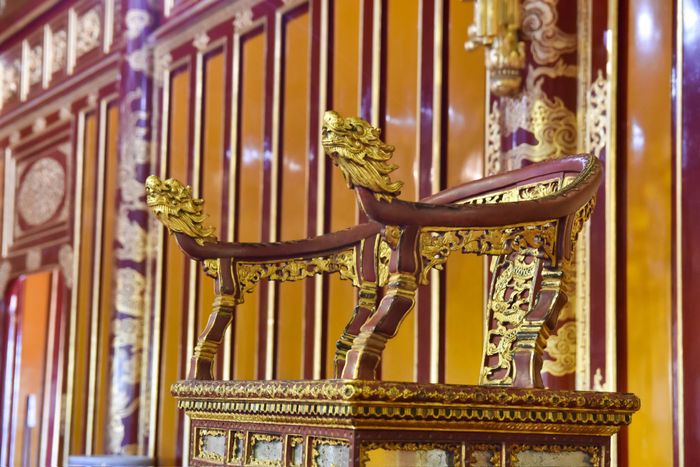  Ngay sau đó, hiện vật được đưa về bảo quản tại kho cổ vật. UBND TP Huế đã thành lập Hội đồng chuyên môn giám sát chặt chẽ quá trình phục chế nhằm bảo đảm yêu cầu khoa học, kỹ thuật và nguyên tắc bảo tồn di sản. 