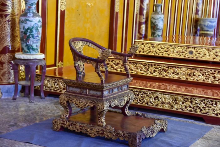  Từ sáng 4-6, bảo vật quốc gia Ngai vua triều Nguyễn được đưa đến điện Thái Hòa để tổ chức trưng bày. 