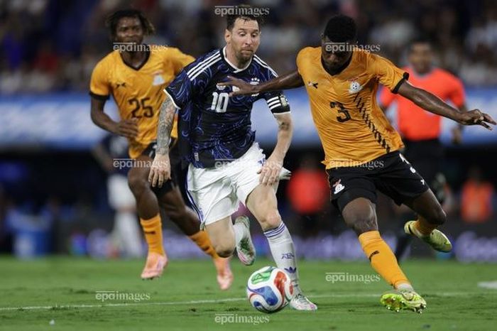  Messi cùng đội tuyển Argentina dự đoán sẽ gặp nhiều khó khăn. Ảnh: EPA. 
