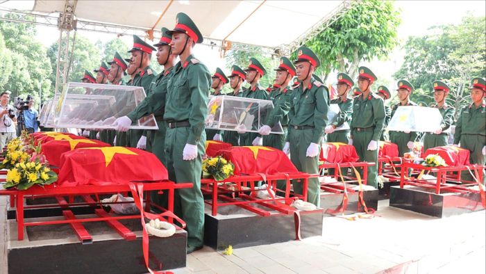 Không khí trang nghiêm trong buổi lễ. Ảnh: T.T 