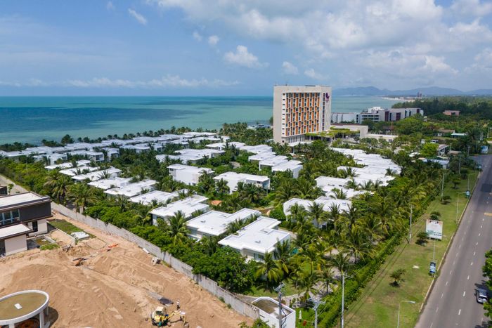  Tại Hồ Tràm, các doanh nghiệp đang hướng đến việc xây dựng những hệ sinh thái du lịch, giải trí và lưu trú khép kín. Ảnh: Quỳnh Danh. 