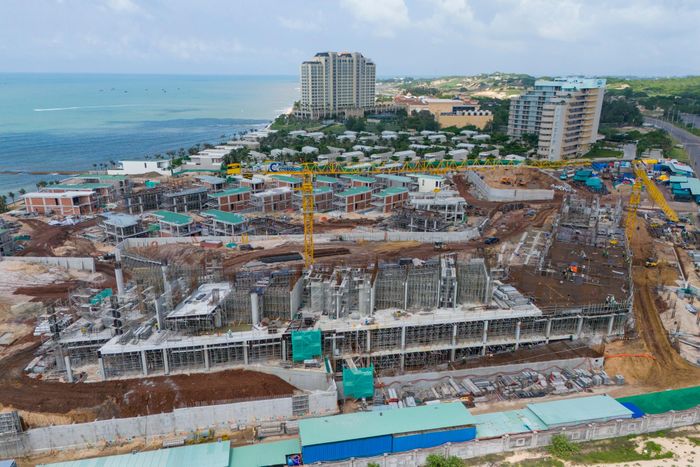  Hiện trạng giai đoạn 2 của dự án Ixora Hồ Tràm by Fusion đang được triển khai thi công hồi tháng 7/2025. Ảnh: Quỳnh Danh. 