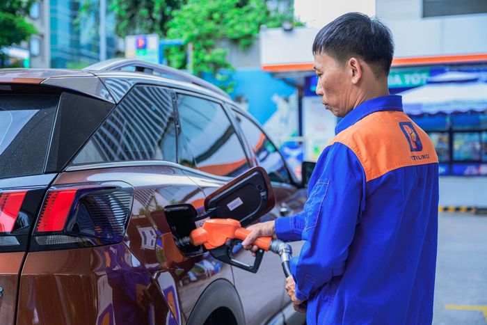  Xăng sinh học bắt đầu chính thức đưa vào lưu hành từ đầu tháng 6. Ảnh: Hoài Bảo. 