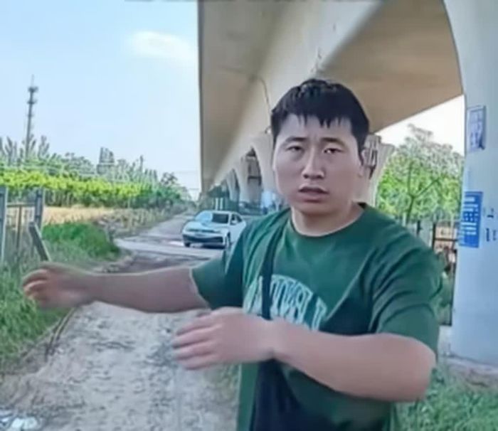  Guo đau đớn khi chó cưng bị kẻ trộm bắt, bán thịt. 