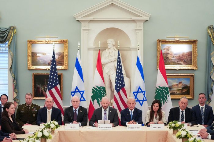  Chánh văn phòng Bộ Ngoại giao Mỹ Daniel Holler phát biểu trong cuộc đàm phán giữa phái đoàn Israel và Lebanon do Mỹ chủ trì tại Washington ngày 3/6. Ảnh: Reuters. 