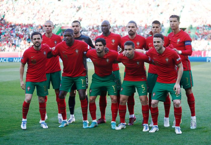  Đội tuyển Bồ Đào Nha với Ronaldo cũng không có ai đẹp trai kiểu nam thần. 