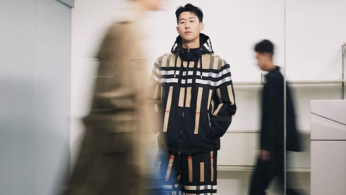 Son Heung-min đang là đại diện của thương hiệu Burberry. Ảnh: Burberry.