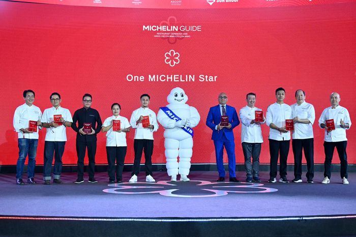  Các nhà hàng được trao một sao và giữ vững danh hiệu một sao Michelin trong buổi lễ tối 4/6 tại Hà Nội. 