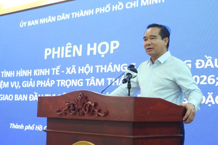  Chủ tịch UBND TP.HCM Nguyễn Văn Được phát biểu tại phiên họp đánh giá tình hình kinh tế - xã hội trên địa bàn TP.HCM tháng 5, chiều 4/6. Ảnh: Thảo Liên. 