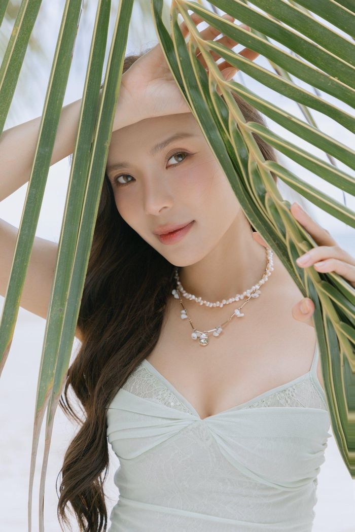 Sau một thập kỷ gắn bó, Thúy Diễm và Lương Thế Thành vẫn được xem là một trong những cặp đôi bền chặt của làng giải trí Việt. Thúy Diễm sinh năm 1986, kết hôn với Lương Thế Thành vào 2016 sau nhiều năm tìm hiểu. Hai nghệ sĩ hiện có một con trai tên Bảo Bảo, sinh năm 2018. Trong cuộc sống thường ngày, cặp đôi thường xuyên chia sẻ những khoảnh khắc gia đình hạnh phúc và đồng hành cùng nhau trong công việc lẫn cuộc sống.