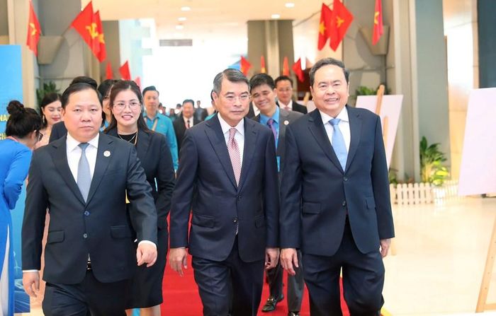 Ủy viên Bộ Chính trị, Thủ tướng Chính phủ Lê Minh Hưng và Ủy viên Bộ Chính trị, Chủ tịch Quốc hội Trần Thanh Mẫn dự Đại hội