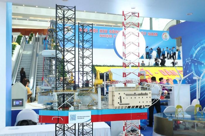 Trưng bày sáng kiến, sản phẩm sáng tạo của người lao động