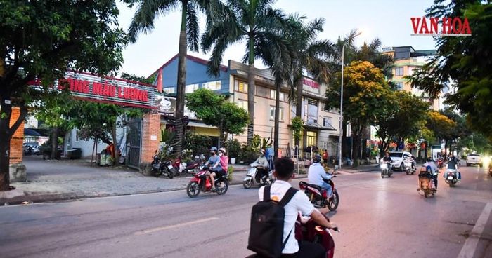 Sân thể thao Mậu Lương được đầu tư tiền tỉ cũng bị chia nhỏ diện tích để làm sân bóng, phòng tập gym thu phí rầm rộ