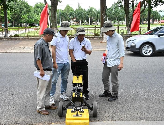 Thông qua phân tích lát cắt, các chuyên gia sẽ đánh giá và khoanh vùng những vị trí cần khảo sát
