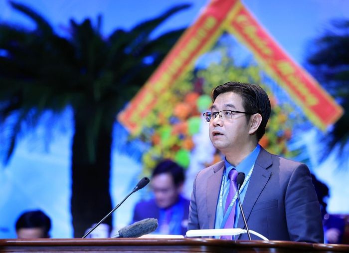 Đồng chí Nguyễn Văn Thắng, Chủ tịch LĐLĐ thành phố Hà Nội trình bày tham luận. Ảnh: Tuấn Anh - TTXVN