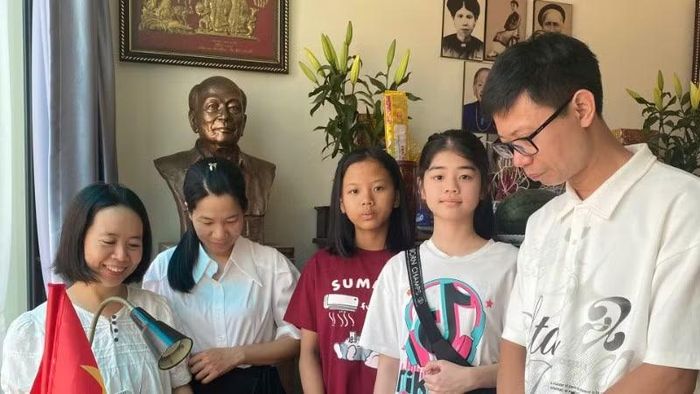 Học sinh và các gia đình có thêm điều kiện tìm hiểu về văn học nghệ thuật.