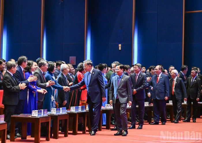 Tổng Bí thư, Chủ tịch nước Tô Lâm với các đại biểu dự Đại hội. (Ảnh: DUY LINH)