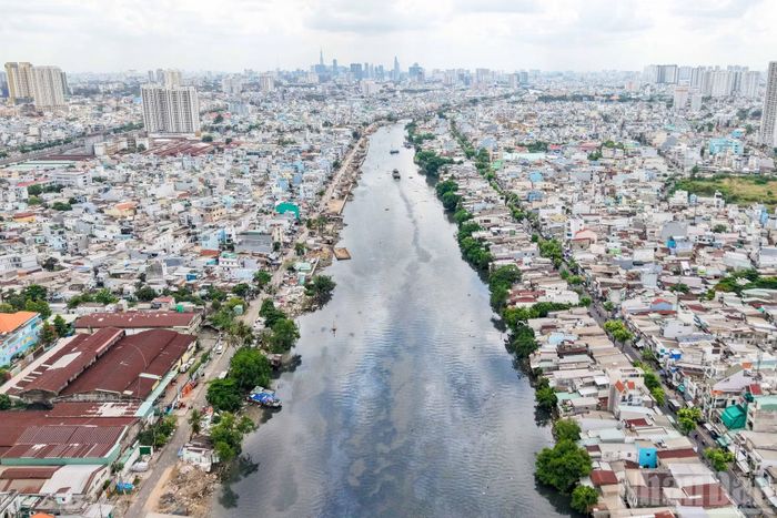 Chưa đầy một năm, diện mạo khu vực đã khác trước. Hình ảnh trên cao được chụp trên tuyến đường Nguyễn Duy.