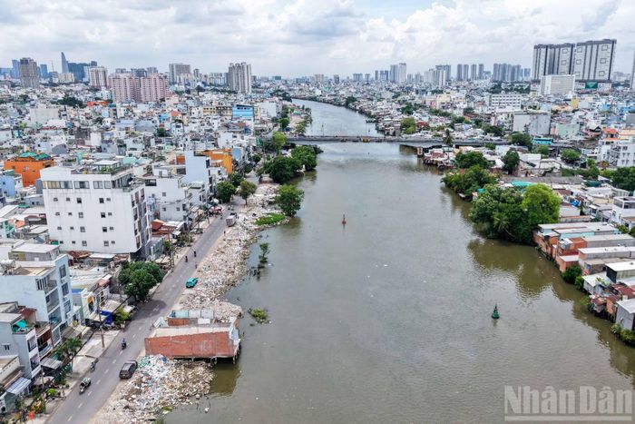 Dự án bờ bắc kênh Đôi là một trong những công trình trọng điểm của Thành phố Hồ Chí Minh, được kỳ vọng góp phần thay đổi bộ mặt đô thị dọc tuyến kênh Đôi, giải quyết tình trạng ô nhiễm môi trường, thoát nước, chống ngập, tăng cường khả năng kết nối giao thông, nâng cao chất lượng đời sống cho nhân dân. Đồng thời, khôi phục cảnh quan truyền thống "trên bến dưới thuyền" tạo đà cho phát triển kinh tế, du lịch...